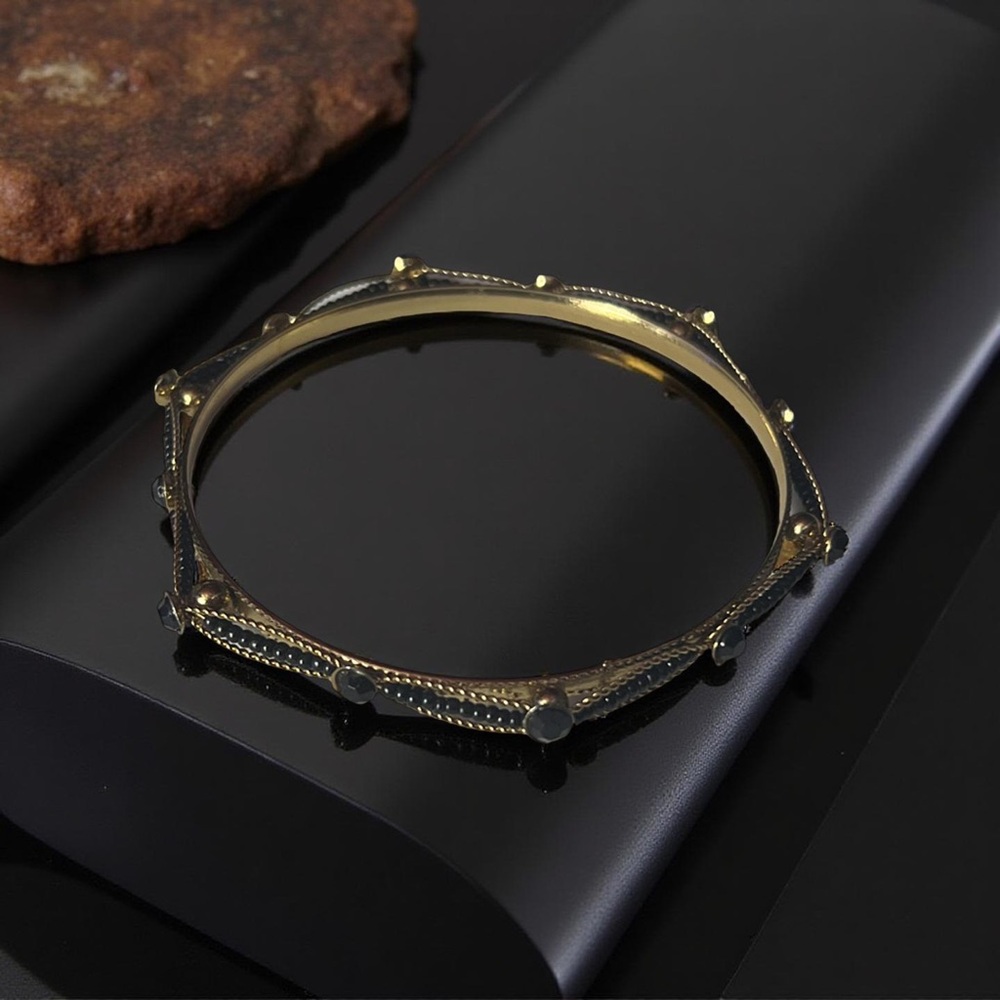 Elegant Black Bracelet with Intricate Design